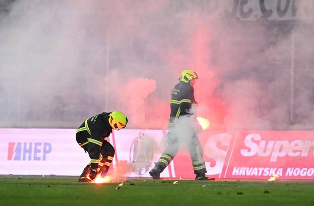 Zagreb: Torcida bakljama zasula teren u Kranjčevićevoj