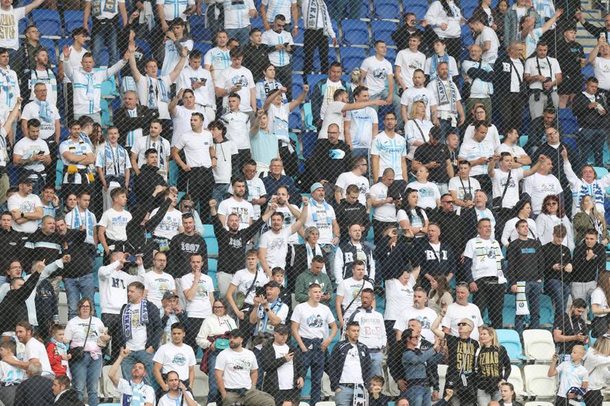 Osijek: Navijači na utakmici finala SuperSport Hrvatskog nogometnog kupa između Dinama i Rijeke