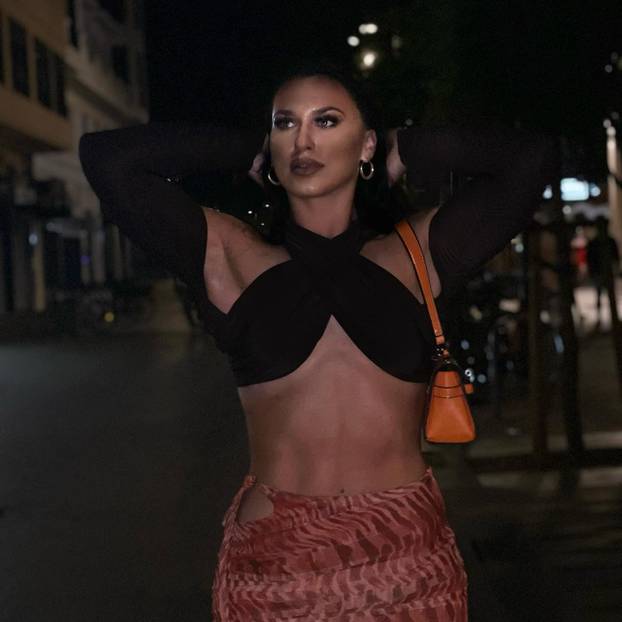 FOTO Ona može sve! Bacala je kuglu pa postala 'kraljca leda', a sjajnom figurom golica maštu