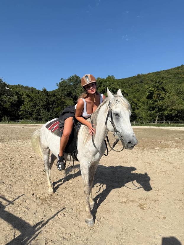 FOTO Bila je nadarena plivačica, a sada se skida za časopis. Ima savršene tjelesne proporcije