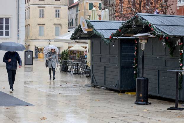 Zadar: Uklanjaju se adventske kućice