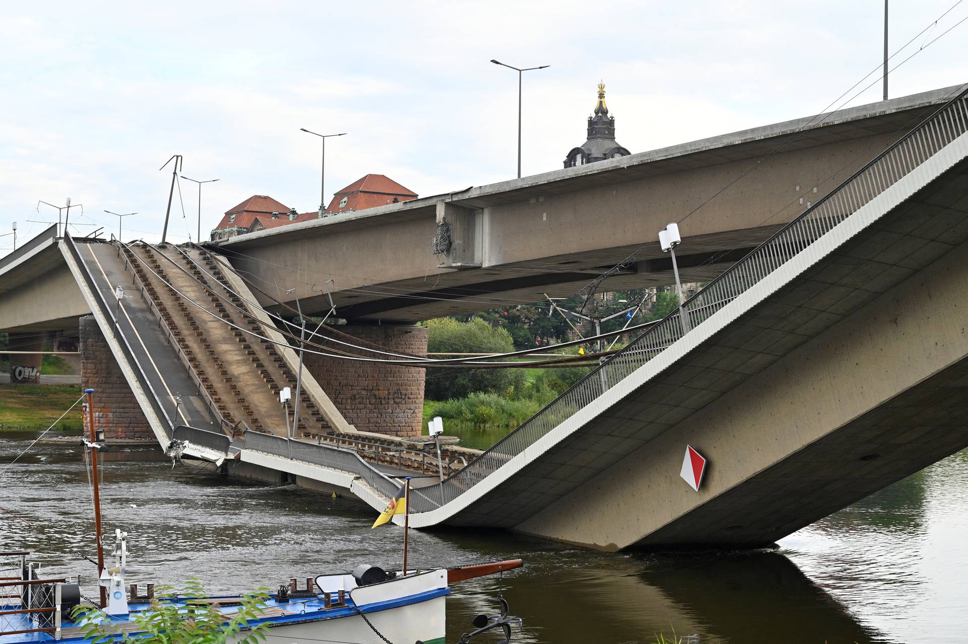 Parts of the Carola Bridge collapsed into the Elbe in Dresden