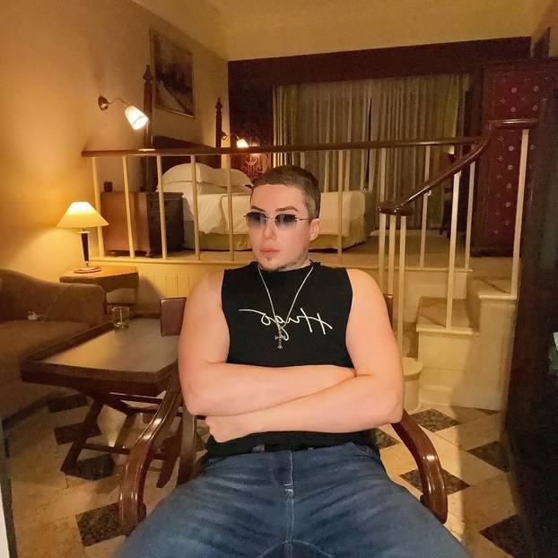 Učitelj spiskao 600.000 € da bude Azijatkinja! Sad želi opet biti muško: 'Brusili su mi kosti'