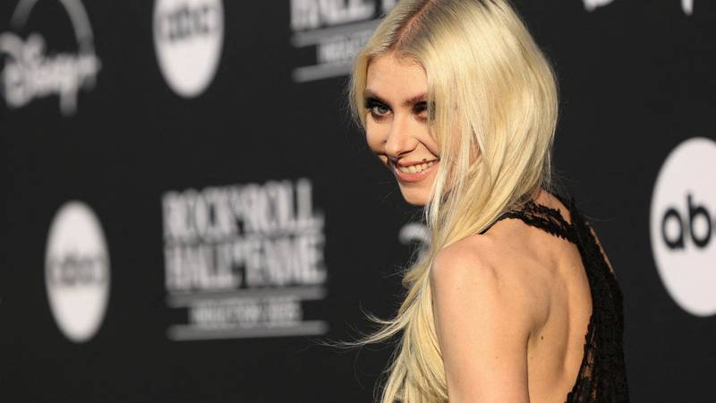 Prepoznajete li je? Došla je u 'goloj' haljini bez grudnjaka, svi su gledali u njezine bradavice...