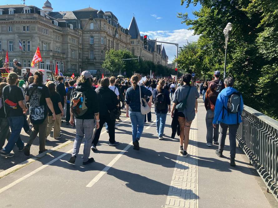 VIDEO Tako to rade Francuzi. Prijestolnica EU je u blokadi: 'Macron militarizira državu!'