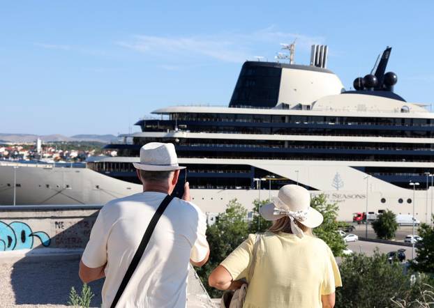 Šibenik: U šibenskoj luci usidrio se najluksuzniji kruzer na svijetu Four Seasons 