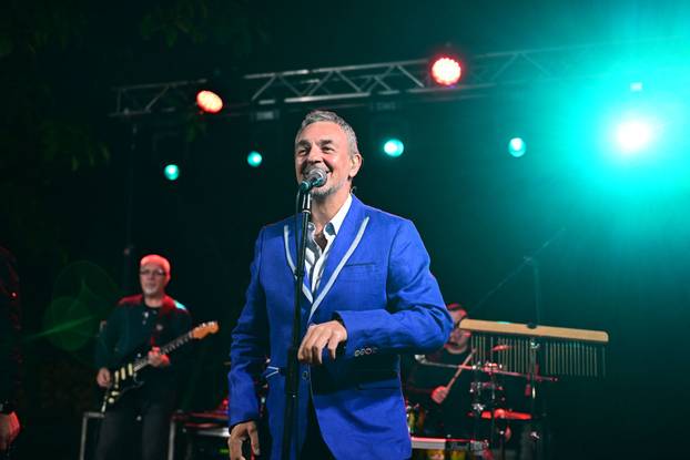 Zagreb: Sandi održao koncert na rođendanu papige Pabla 