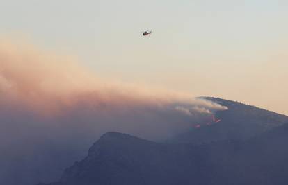 Strava u Grčkoj: Helikopter koji je gasio požar se srušio, dvoje ljudi poginulo, dvoje su spasili