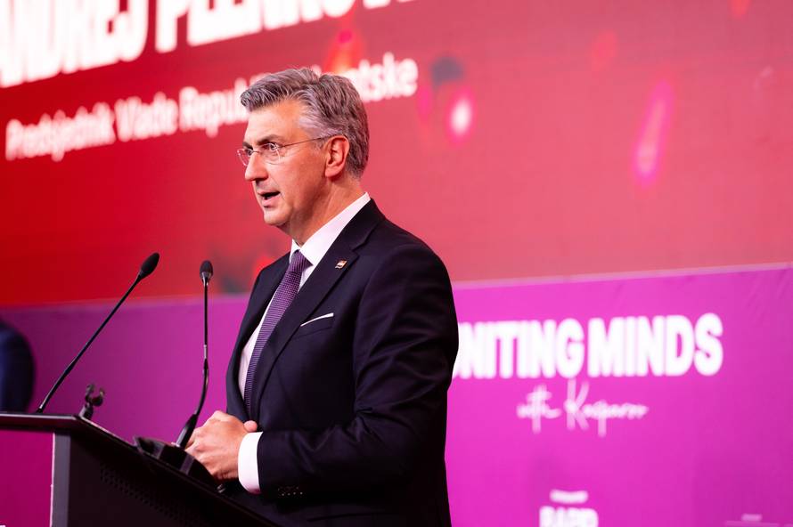 Plenković s Kasparovim izazvao Carlsena: 'Ne pješaka, Andrej!'