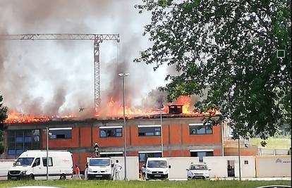 Vatrogasci ugasili požar: Gorio je krov nove zgrade u vojarni