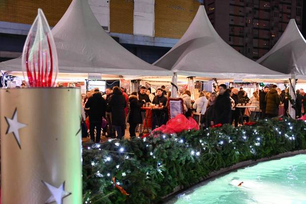 FOTO Čarolija Adventa: Diljem Hrvatske zablistali su gradovi, pogledajte prekrasnu atmosferu