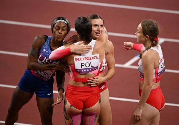 Women's 4 x 100m Relay Round 1