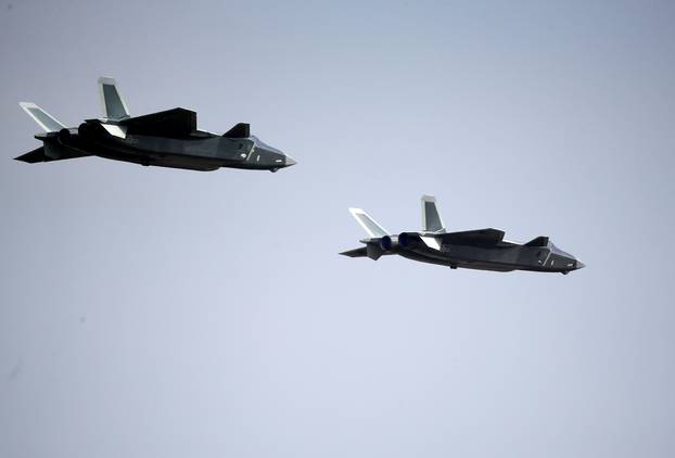 China unveils its J-20 stealth fighter on an air show in Zhuhai