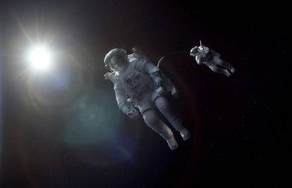Nakon sudara dvoje astronauta ostalo zatočeno u svemiru