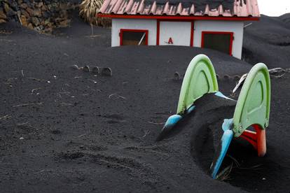 Počelo čišćenje na La Palmi, nadaju se da je erupcijama kraj