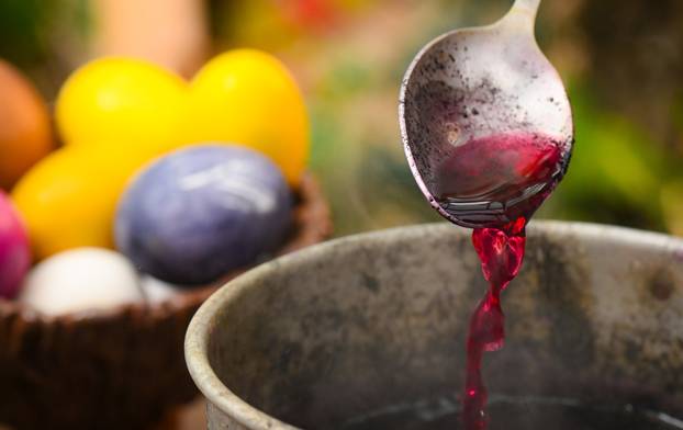 24sata Sveta Nedelja: Željko Ivković boja pisanice prirodnim bojama 