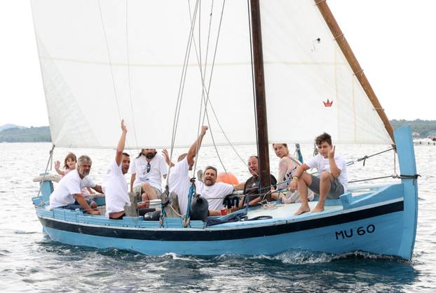 FOTO Čuvari stoljetne tradicije: Drveni brodovi utrkivali se na 'Regati za dušu i tilo' u Betini