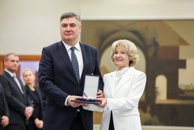 Zagreb: Zoran Milanović uručio odlikovanja i priznanja zaslužnim pojedincima i organizacijama iz područja kulture, znanosti, sporta i gospodarstva