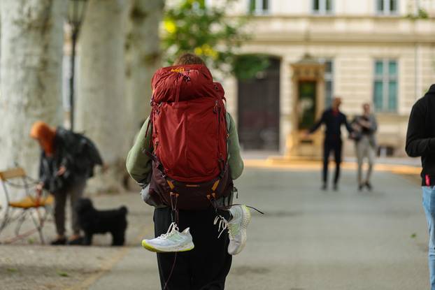 Zagreb: Građani i turisti iskoristili lijepo vrijeme za šetnju i razgledavanje grada