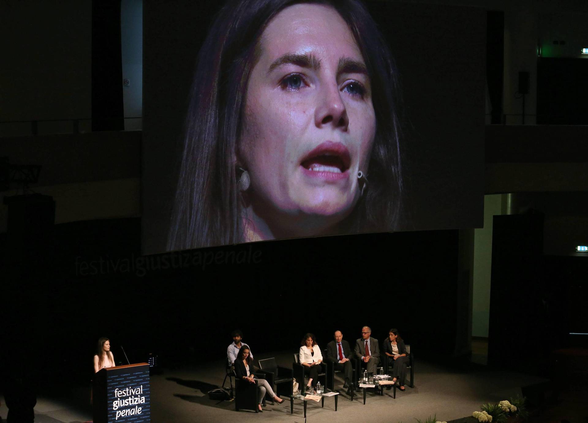 AMANDA KNOX DURING ITS INTERVENTION AT THE FESTIVAL OF CRIMINAL JUSTICE