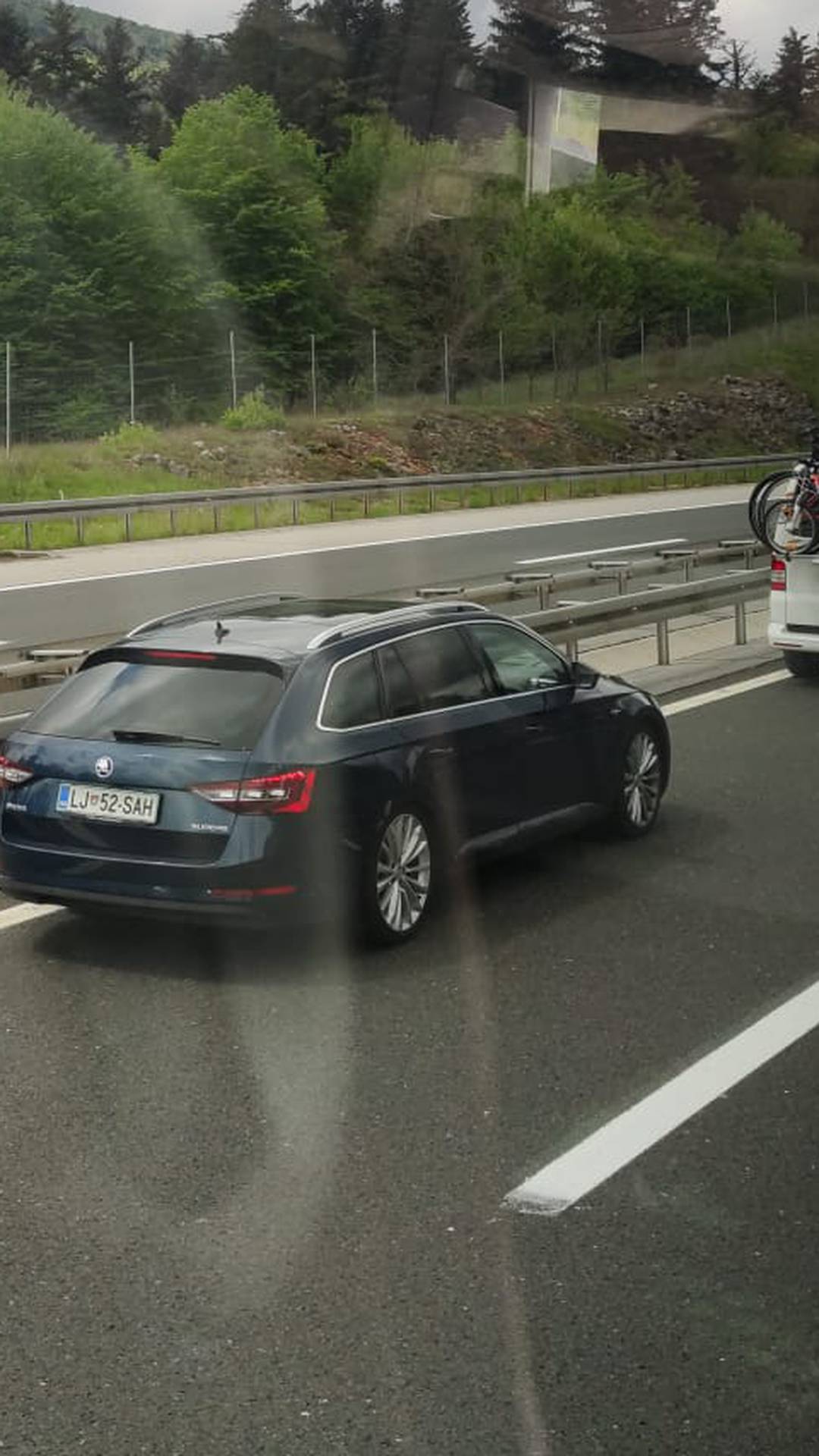 VIDEO Na A1 kolona od 5 km: 'Stojimo već 20 minuta, ljudi su počeli izlaziti iz automobila'