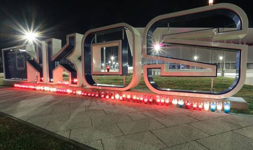 Nevjerojatne scene u Osijeku: Navijači pale svijeće za zadnju momčad lige, igrači u karanteni