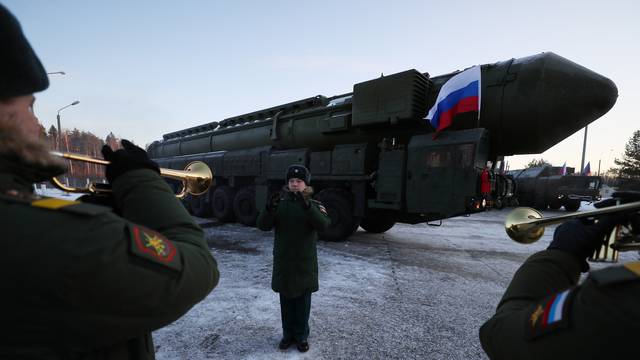 Yars ballistic missile launchers move to Alabino to prepare for Moscow parade on Victory Day