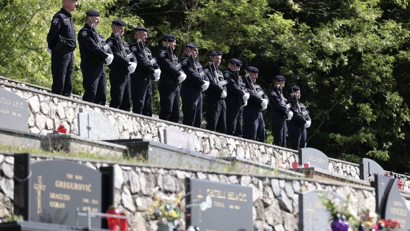 U Krapini je pokopan šef krim-policije Robert Grilec: Na oproštaj stigao policijski vrh...