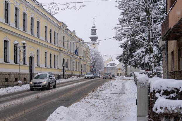 U Gospiću je izmjereno 16 cm snijega