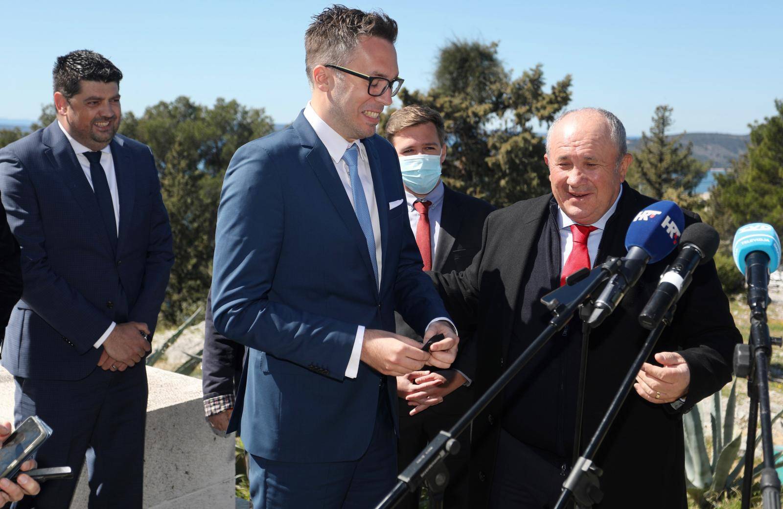 Željko Kerum kod Križa na Marjanu predstavio svoje suradnike