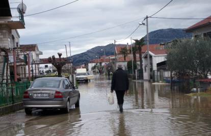 Poplave i dalje prijete, u Veliku Goricu su poslali nove crpke