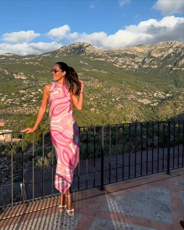 FOTO Ana Ivanović blista nakon razvoda sa Schweinijem. Pljušte komentari na fotke s plaže