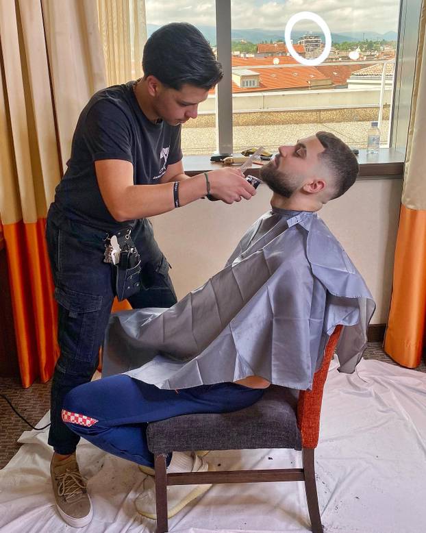 FOTO Tko je brijač 'vatrenih'? Uspio je nagovoriti Modrića na promjenu: 'Perišić? Boljelo me'