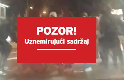 VIDEO Užas u Mostaru: Huligani pretukli mladića pred majkom