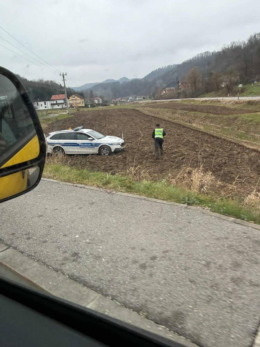 FOTO Policajac u Zagorju malo popio pa autom sletio na njivu