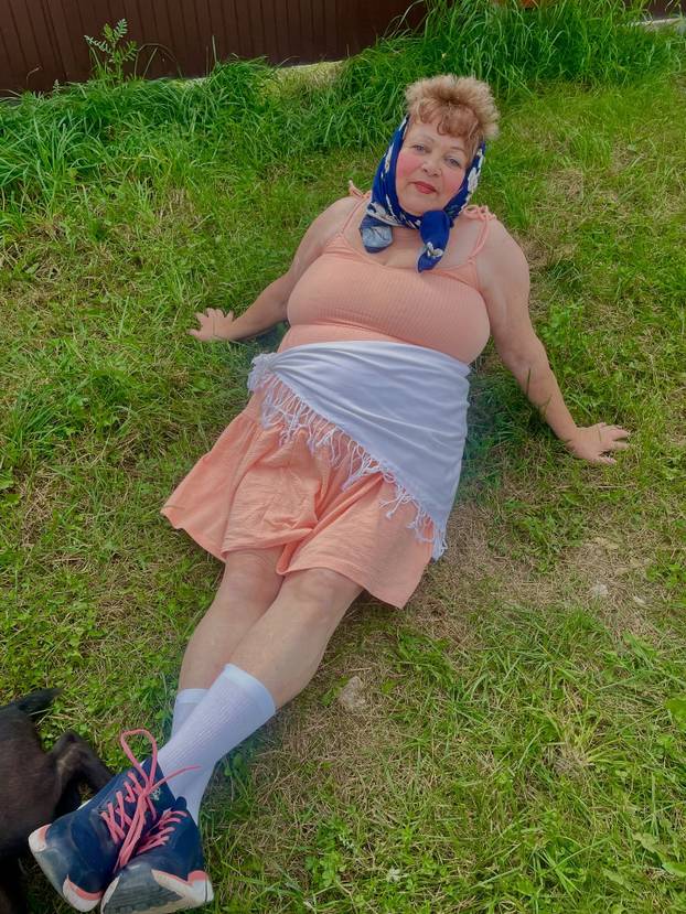 FOTO Ima 70 godina i šokira internet izazovnom odjećom: 'Život ne prestaje kad ostariš'