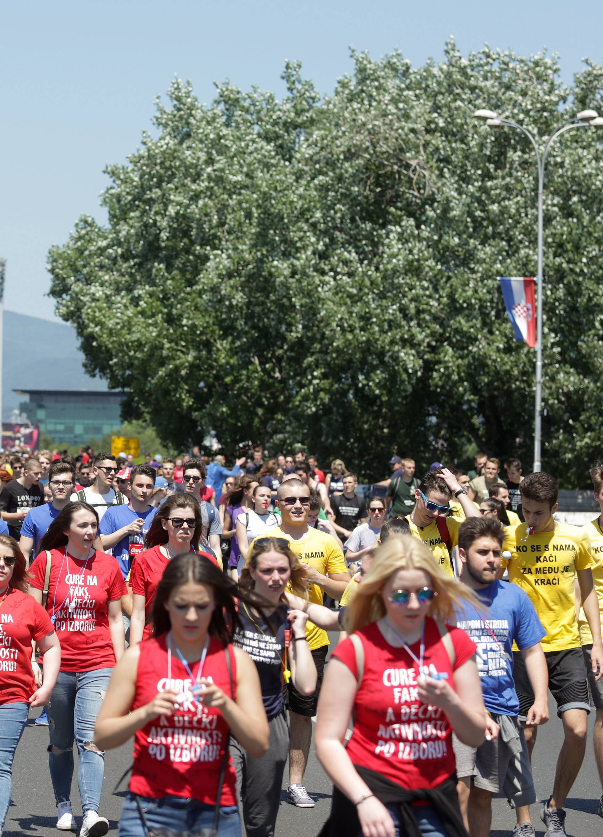 U Zagrebu troje privedenih, Hitna intervenirala 13 puta