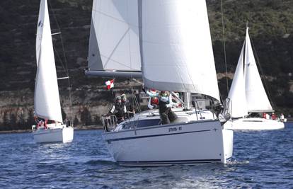 Prva hrvatska, isključivo ženska regata!