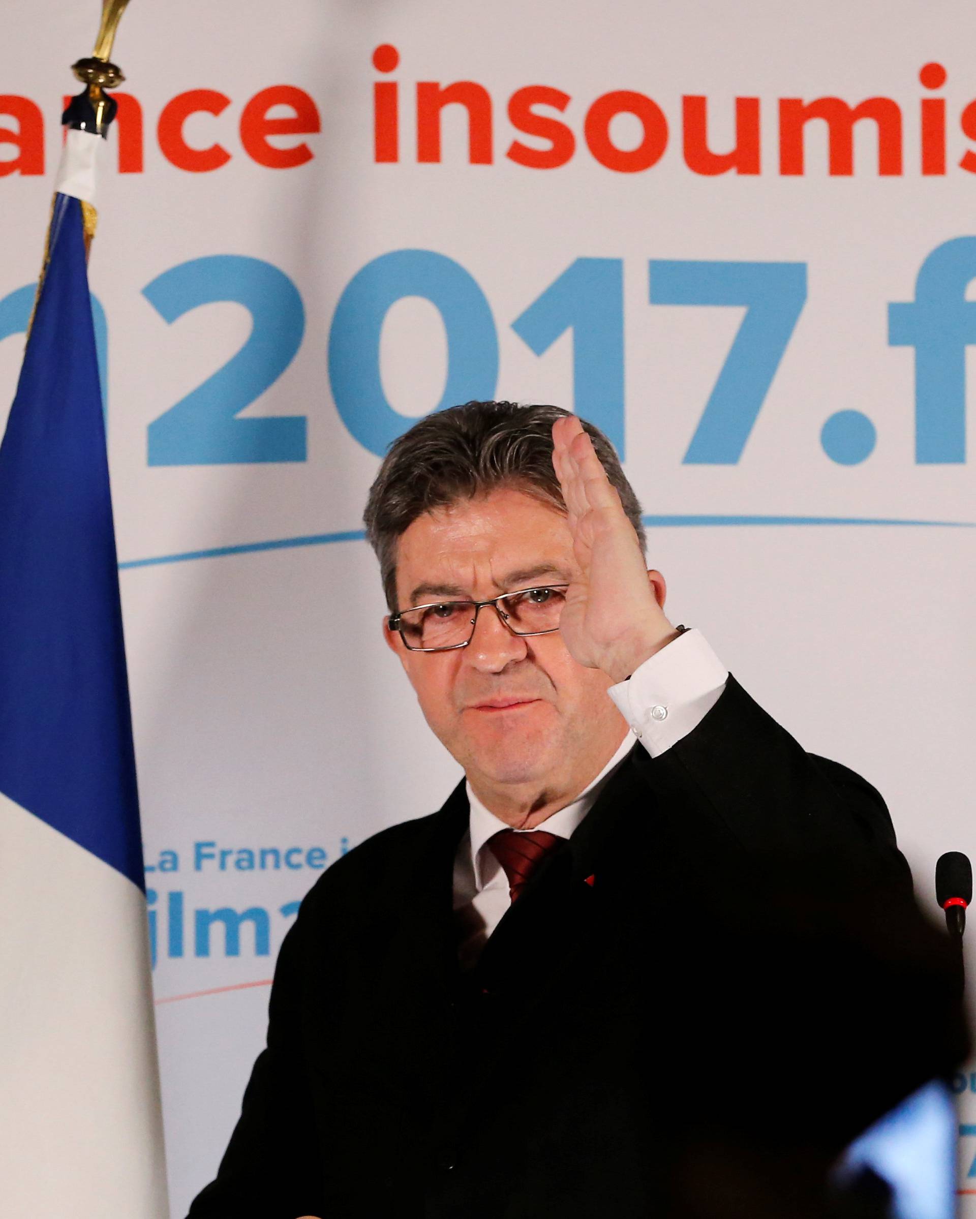 Jean-Luc Melenchon, candidate of the French far-left Parti de Gauche and candidate for the French 2017 presidential election, delivers a speech in a bar in Paris after early results in the first round of 2017 French presidential election