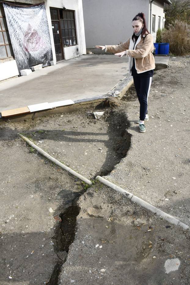 Bok Palanječki: Selo nakon potresa prošarali duboki rasjedi, dio kuća tone
