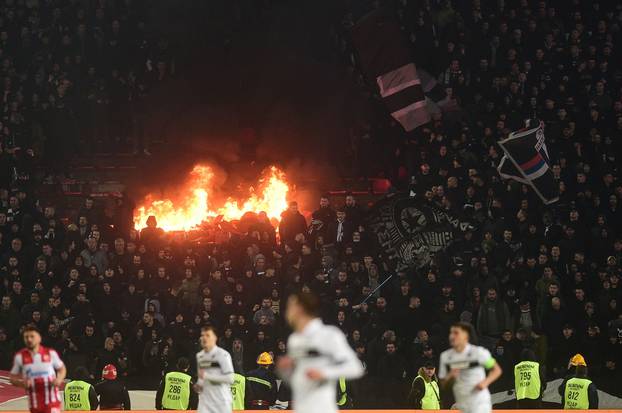 Beograd: Navijači Partizana zapalili dio tribine tijekom susreta Crvene zvezde i Partizana