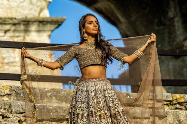 U pulskoj Areni, jednom od najljepših antičkih spomenika, upriličeno je snimanje raskošnog indijskog vjenčanja