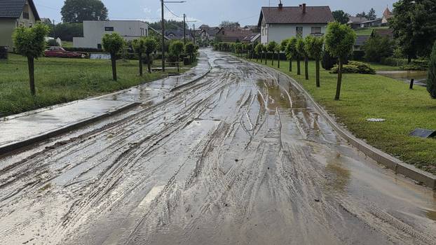 FOTO Ovo su posljedice oluje na sjeveru Hrvatske: Poplavljene ulice,  sve službe izašle na teren