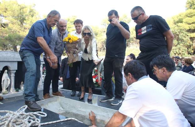 Rogoznica:Posljednji ispraæaj Ivice Karabatiæa, oca Ave Karabatiæ. 