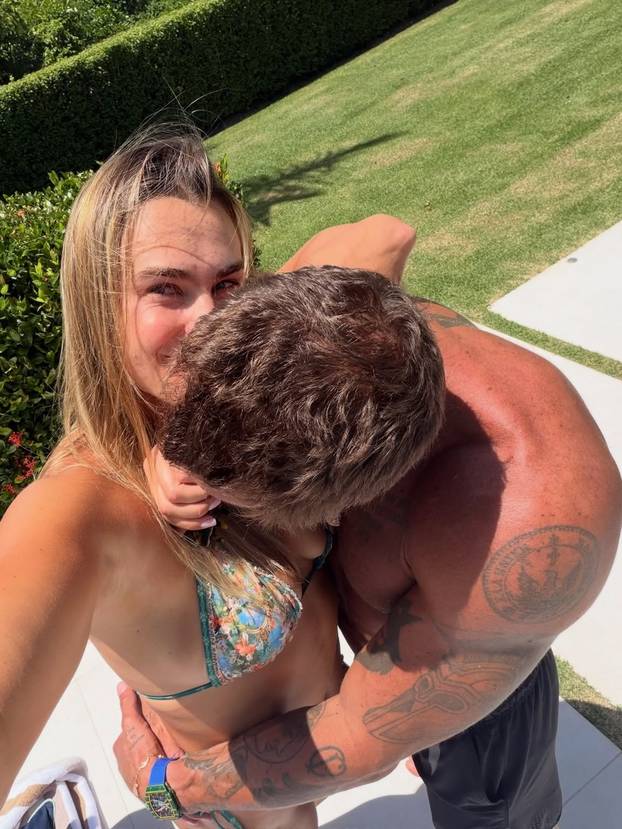 FOTO Najzgodnija tenisačica istaknula obline u uskoj majici