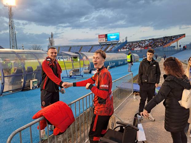 Potresne scene na Maksimiru: Igrač Kurilovca čija je nesreća ujedinila Hrvatsku izveo centar