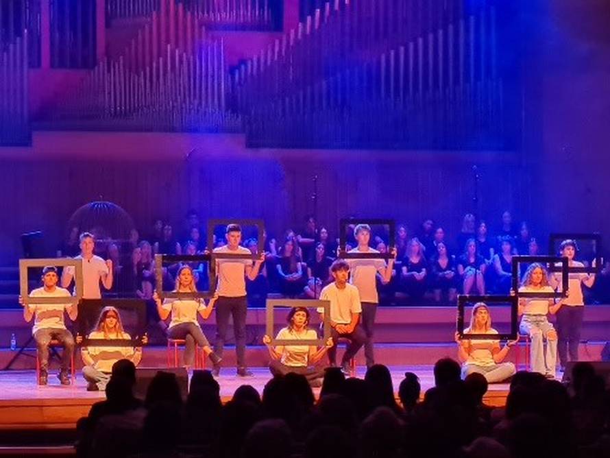 Učenici Preloga priredili pravi spektakl u Lisinskom: Pjevali i plesali za pomoć Ukrajini