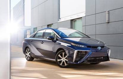 Mirai iz ispuha izbacuje vodu: Toyotin eko pogon budućnosti