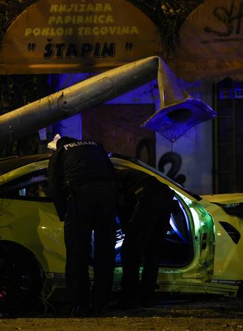 Zagreb: BMW-om u Dubravi sru&scaron;io semafor