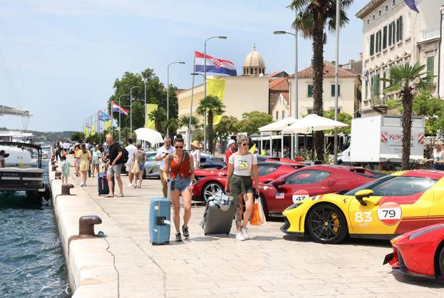 Šibenik: Turneja Ferrari Cavalcade 2026. s više od 120 Ferrarija na šibenskoj rivi